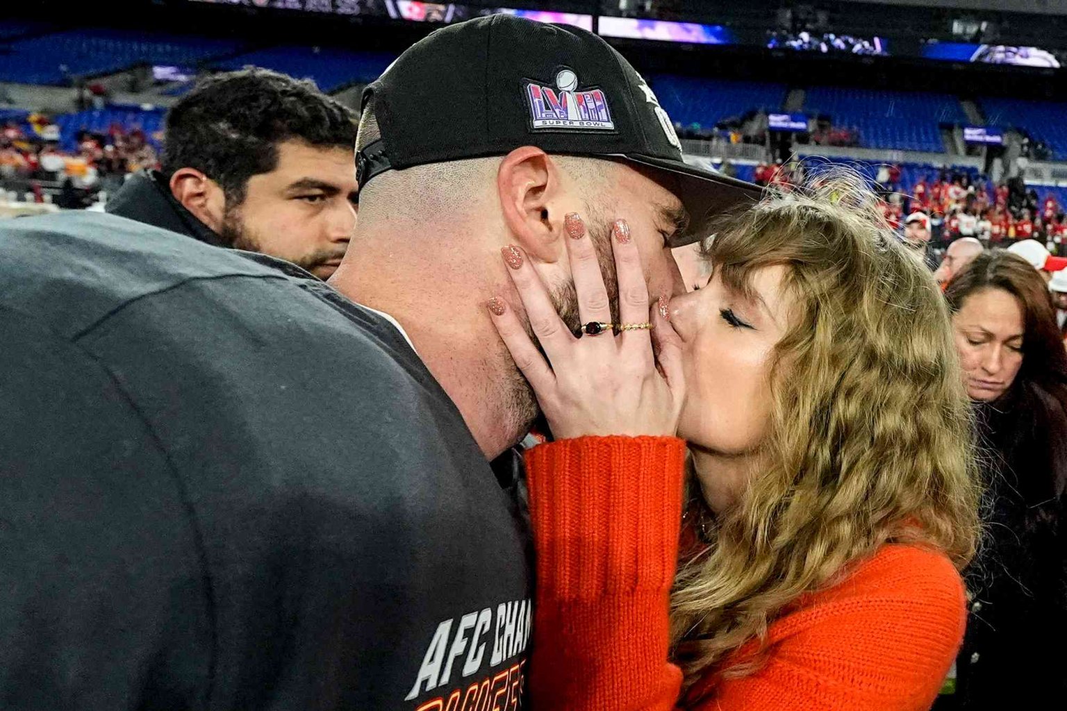 💋💥 ОТ NFL ДО ЛЮБОВ С ТЕЙЛЪР СУИФТ: КОГАТО СКАНДАЛЪТ СРЕЩА СТАДИОНА И СЪРЦЕТО 💥💋
