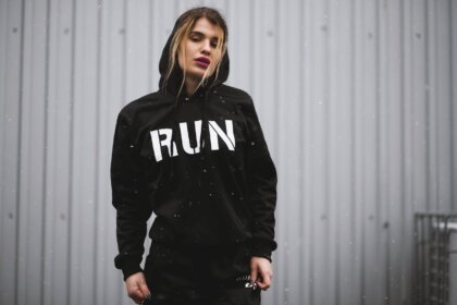 Athleisure 2.0: Защо спортният ти екип заслужава папарашки момент на улицата през 2026