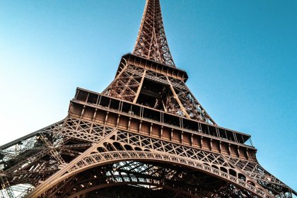 Предпарижка паника: Какво трябва да докаже модата на Paris Fashion Week FW26