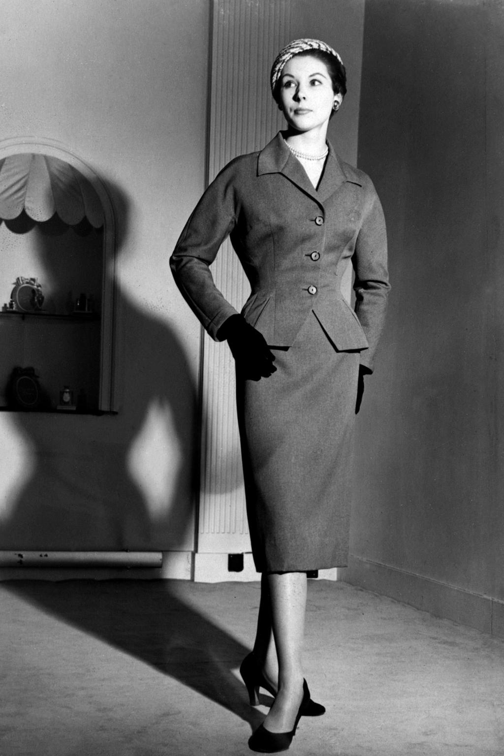 Timeless Trends: The Power of the Pencil Skirt Through the Ages - изображение 4