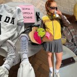 „Не е костюм, скъпа – това е завръщане“: Как да носим модата от 90-те и Y2K, без да изглеждаме като мем от миналото